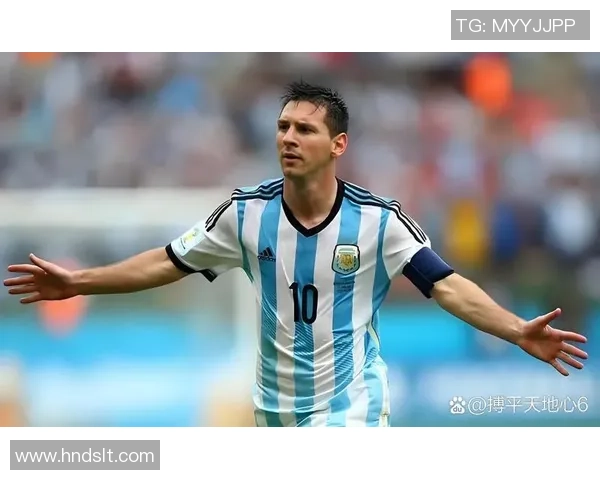 四大足球球星的精彩瞬间与传奇历程解析