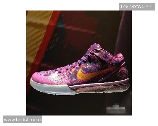 球星挑战个性潮流 展现粉色足球鞋独特魅力