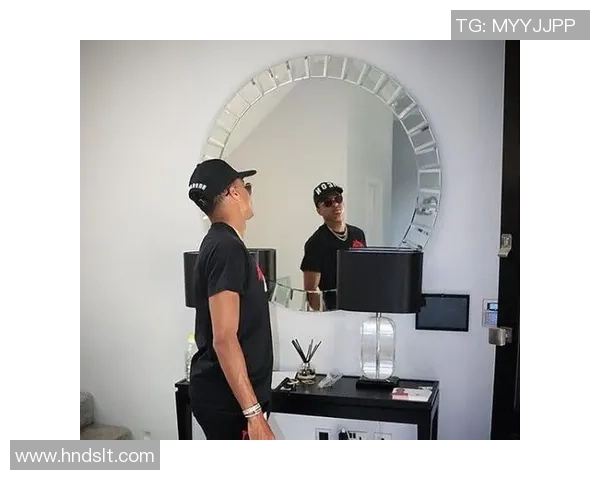 走进足球球星的私人天地揭秘卧室里的独特生活与温馨细节